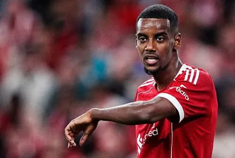 Alexander Isak's Debut Offers Glamour Amid Noticeable Lack of Match Fitness